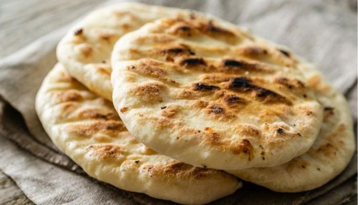 O Pão Sírio, também conhecido como pita, é uma iguaria apreciada em todo o mundo devido à sua textura macia, sabor suave e às características que oferece.